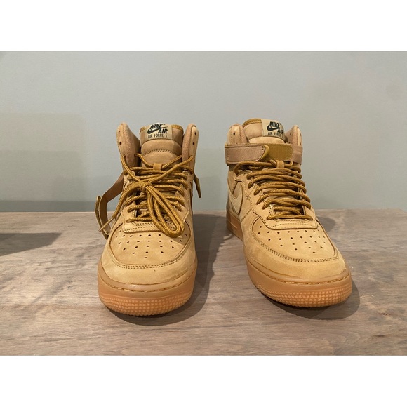Kids ‘Nike Air Force 1 High LV8’ shoes - Picture 3 of 6
